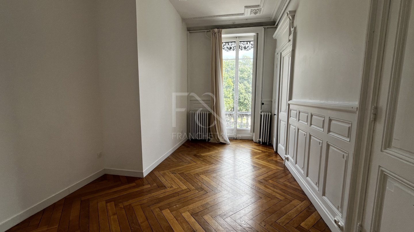 APPARTEMENT T6 A LOUER - LYON 3EME ARRONDISSEMENT - 212.97 m2 - 3 130 &euro; charges comprises par mois