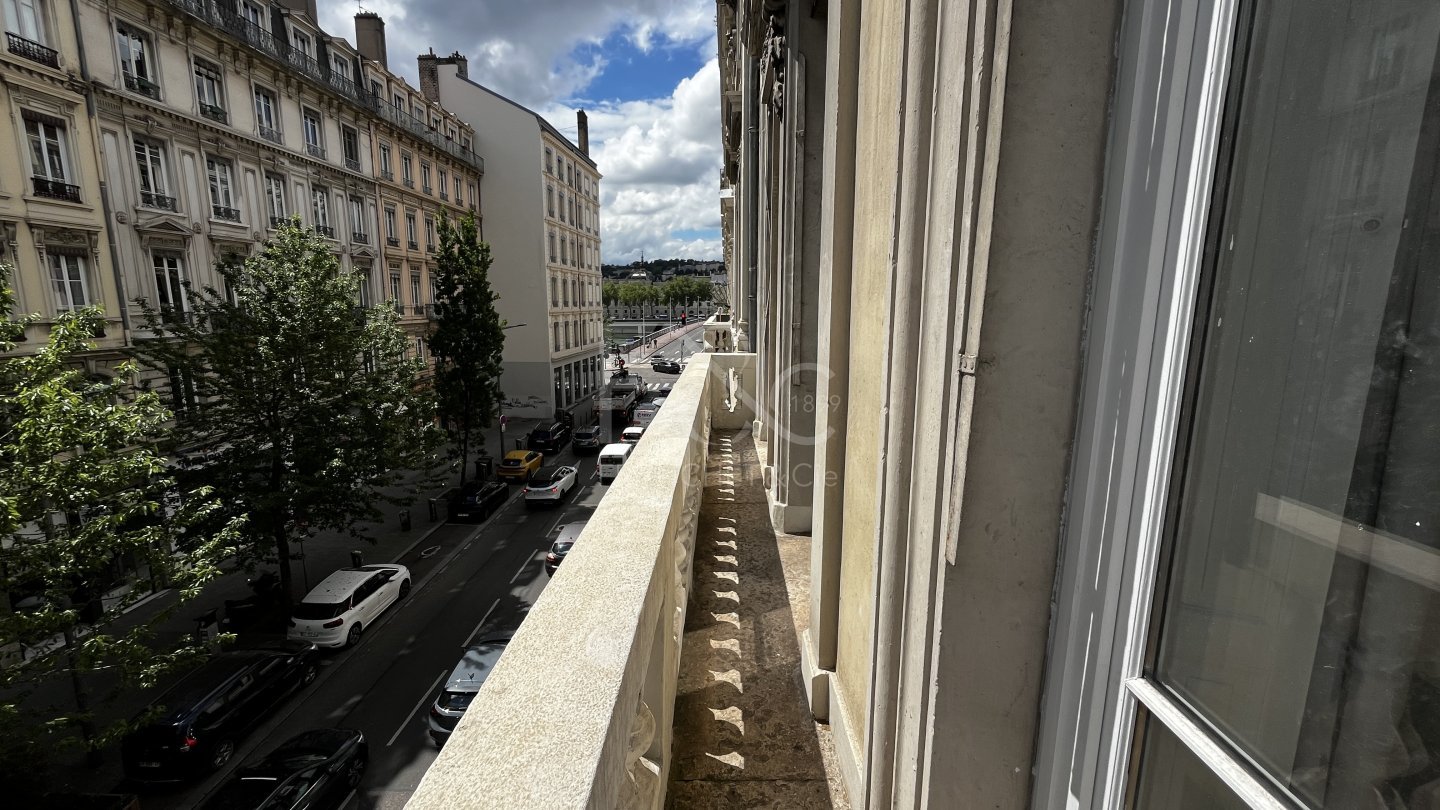 APPARTEMENT T6 A LOUER - LYON 3EME ARRONDISSEMENT - 212.97 m2 - 3 130 &euro; charges comprises par mois
